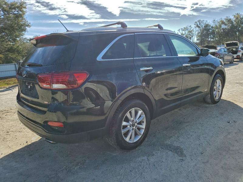 Фото 3 - KIA SORENTO