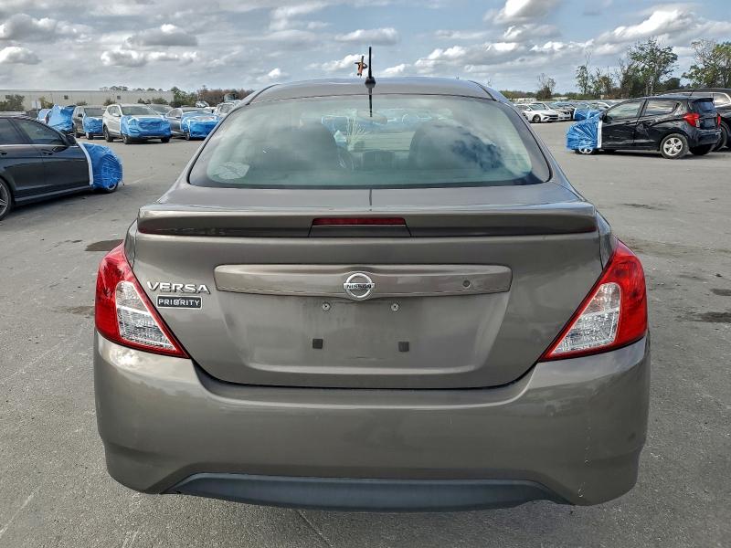 Фото 6 - NISSAN VERSA