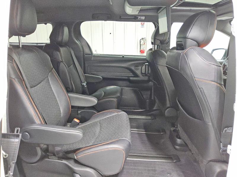 Фото 11 - TOYOTA SIENNA