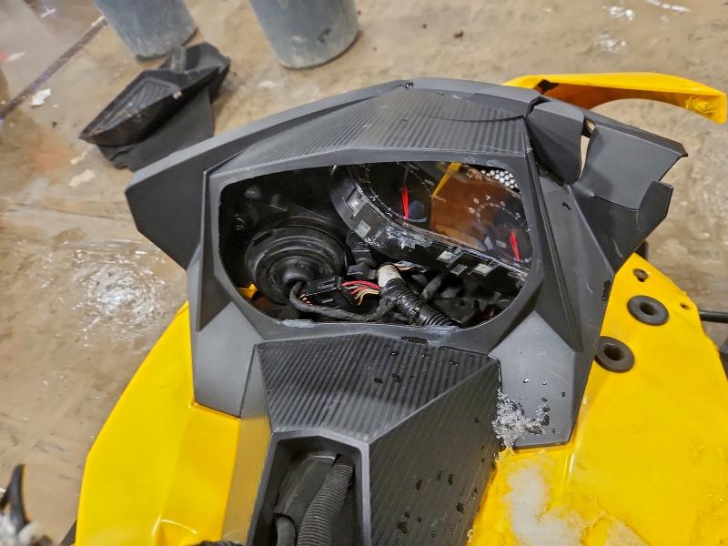 SKI-DOO SNOWMOBILE 2010