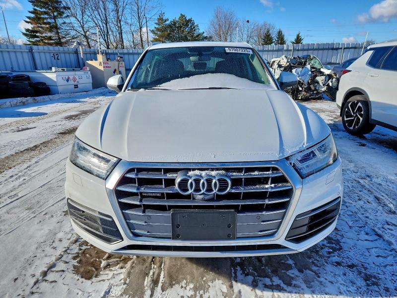 Фото 5 - AUDI Q5