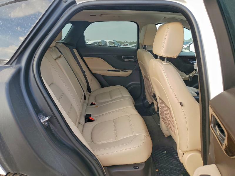 Фото 11 - JAGUAR F-PACE