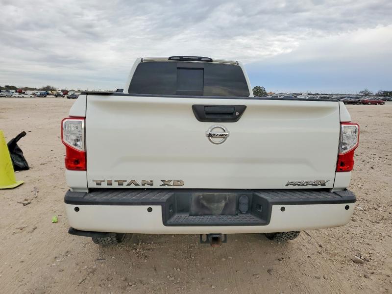 Фото 6 - NISSAN TITAN