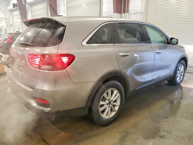 Фото 3 - KIA SORENTO