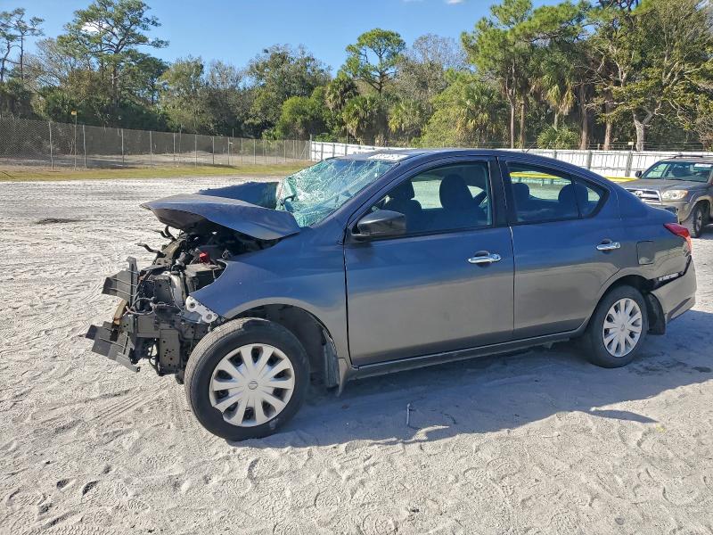 Фото 1 - NISSAN VERSA