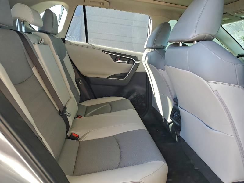 Фото 10 - TOYOTA RAV4