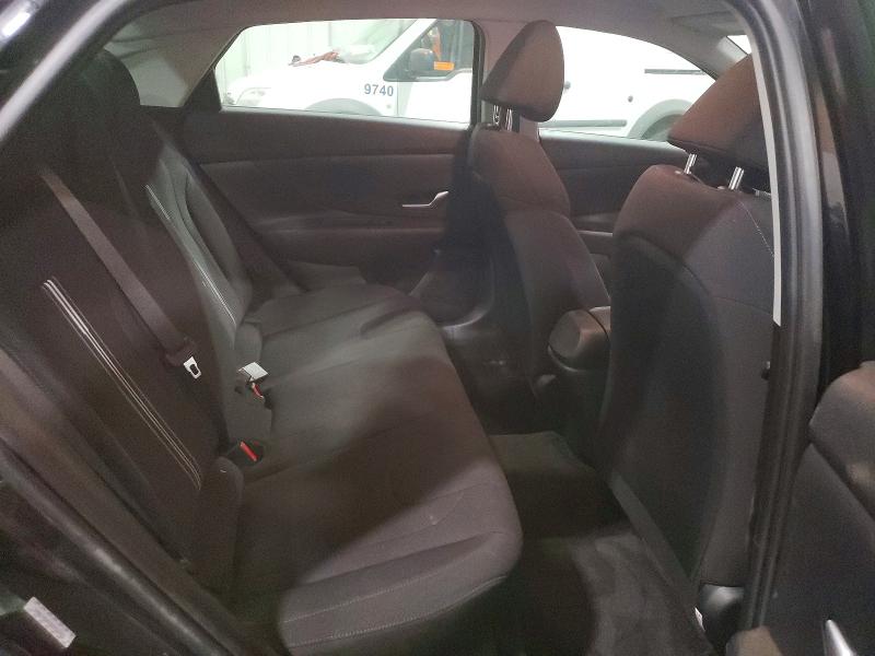 Фото 10 - HYUNDAI ELANTRA