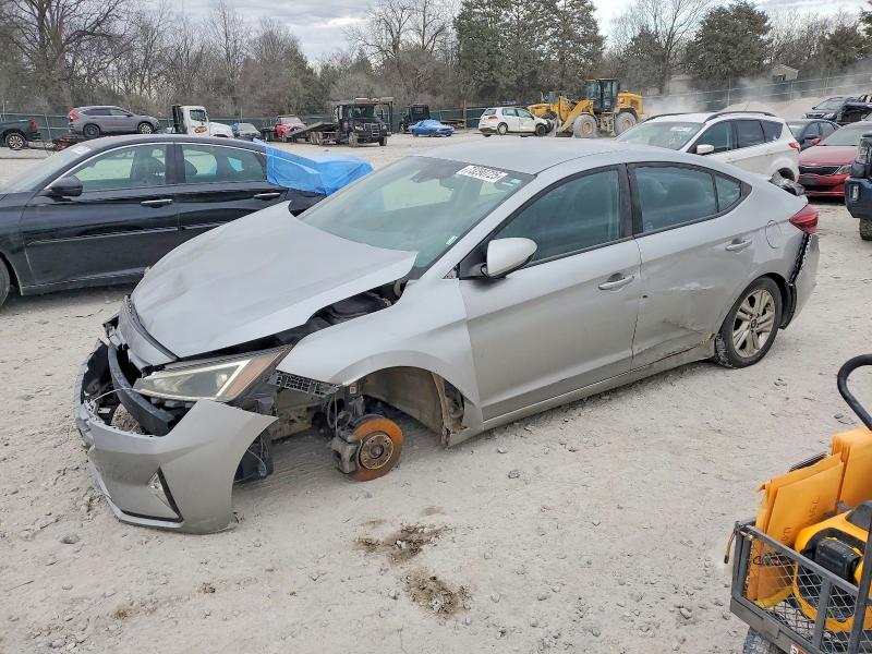 Фото 1 - HYUNDAI ELANTRA