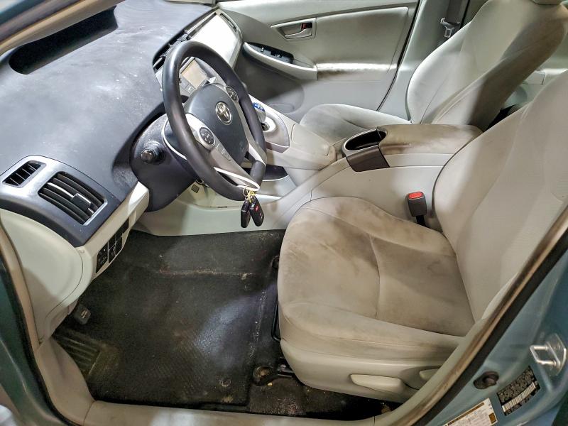 Фото 7 - TOYOTA PRIUS