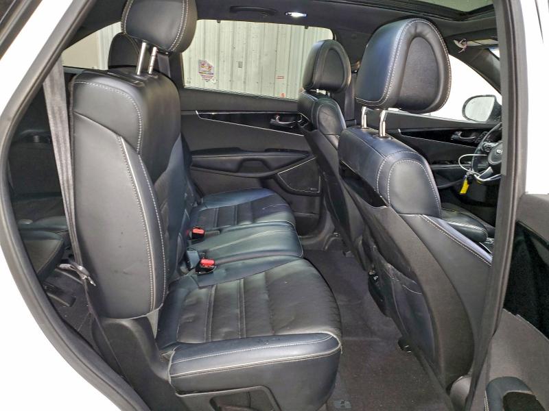 Фото 11 - KIA SORENTO