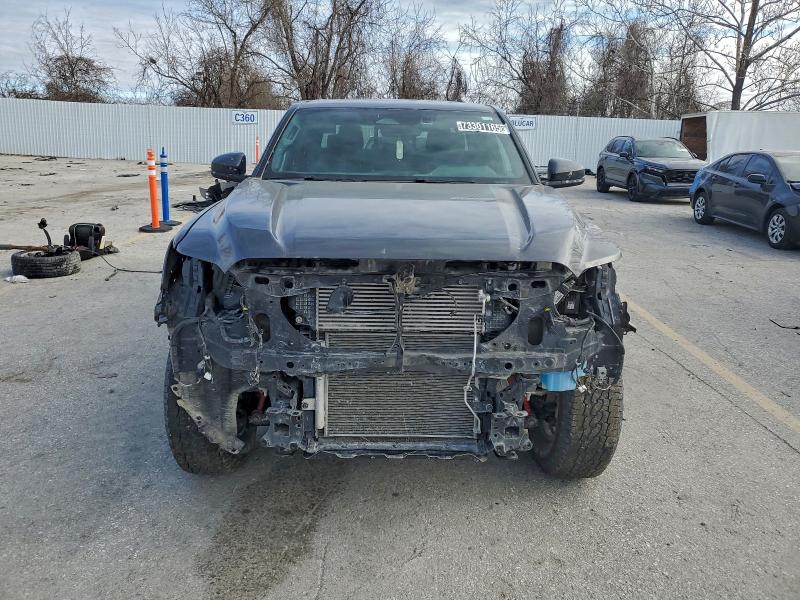 Фото 5 - TOYOTA TACOMA