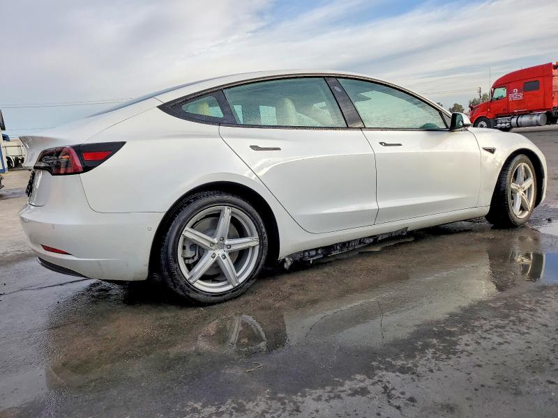 Фото 3 - TESLA MODEL 3