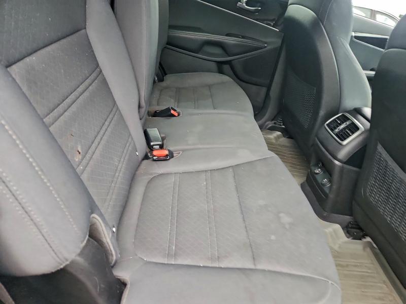 Фото 11 - KIA SORENTO