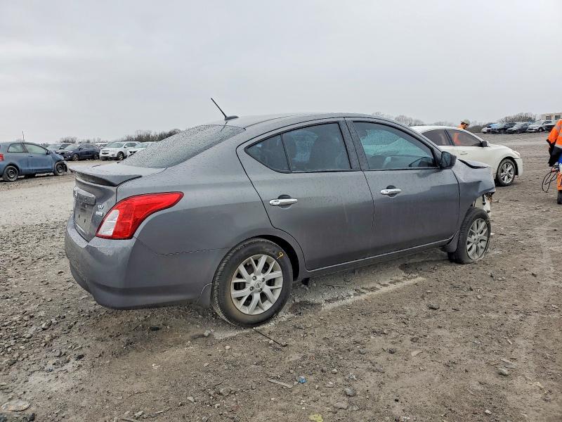 Фото 3 - NISSAN VERSA