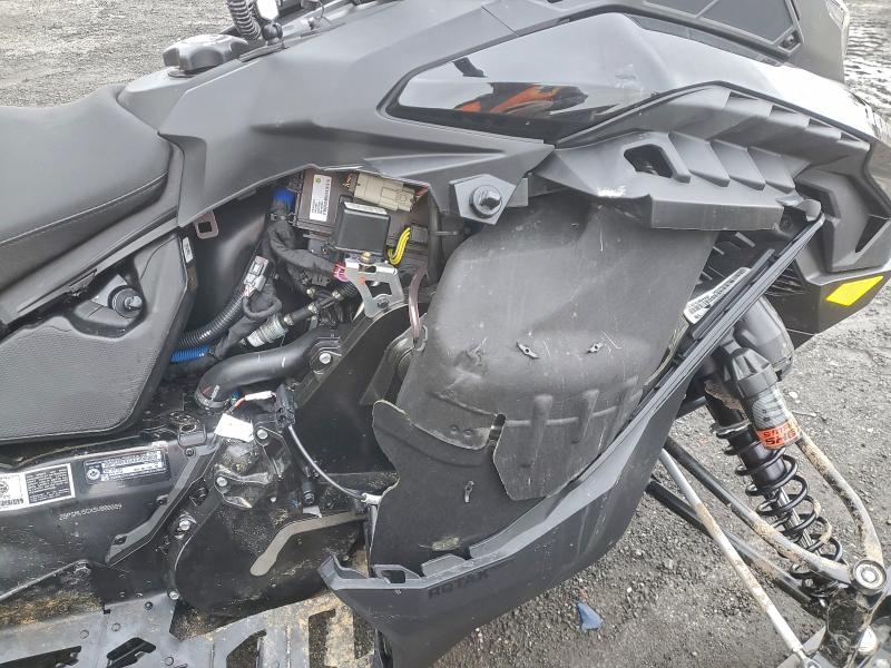 SKI-DOO SNOWMOBILE 2025