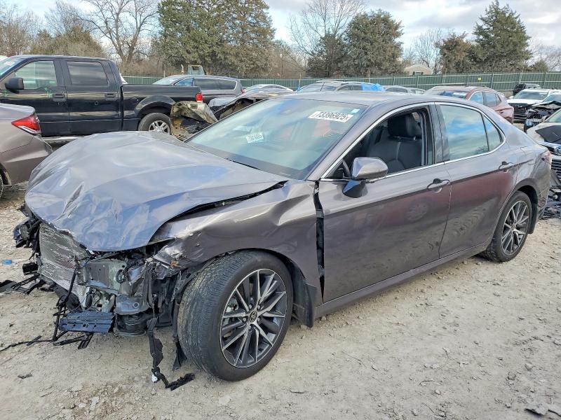 Фото 1 - TOYOTA CAMRY