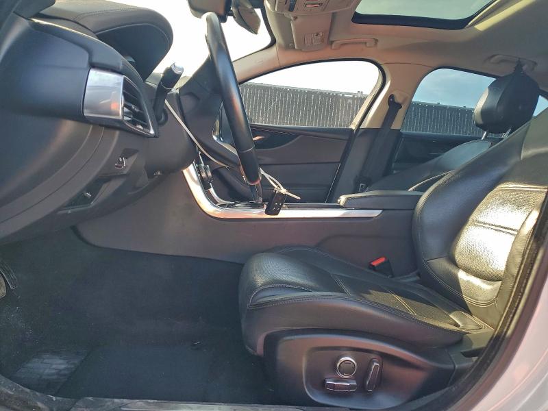 Фото 7 - JAGUAR XE