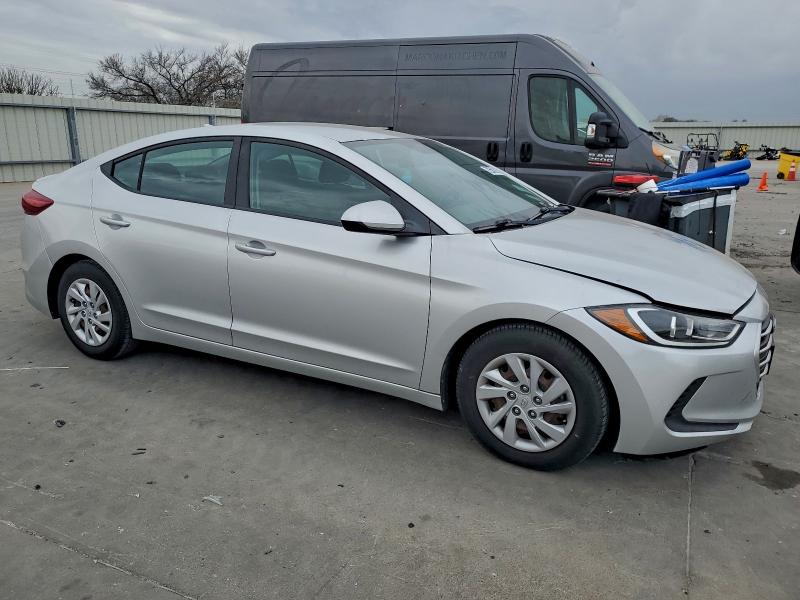 Фото 4 - HYUNDAI ELANTRA