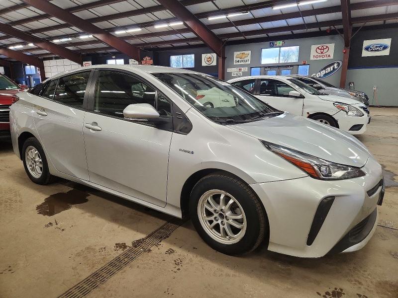 Фото 4 - TOYOTA PRIUS