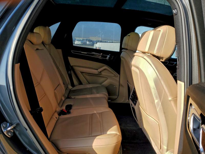 Фото 10 - PORSCHE CAYENNE