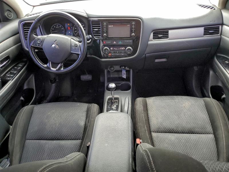 Фото 8 - MITSUBISHI OUTLANDER