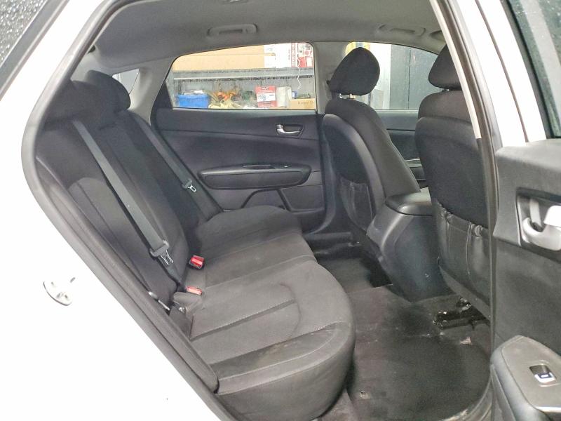 Фото 10 - KIA OPTIMA