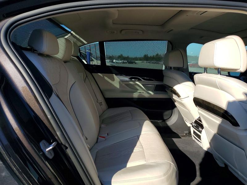 Фото 10 - BMW 7 SERIES