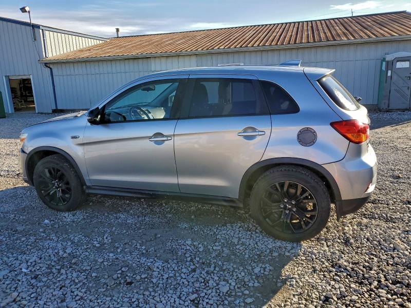 Фото 2 - MITSUBISHI OUTLANDER