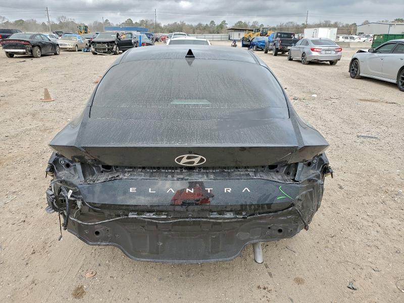 Фото 6 - HYUNDAI ELANTRA