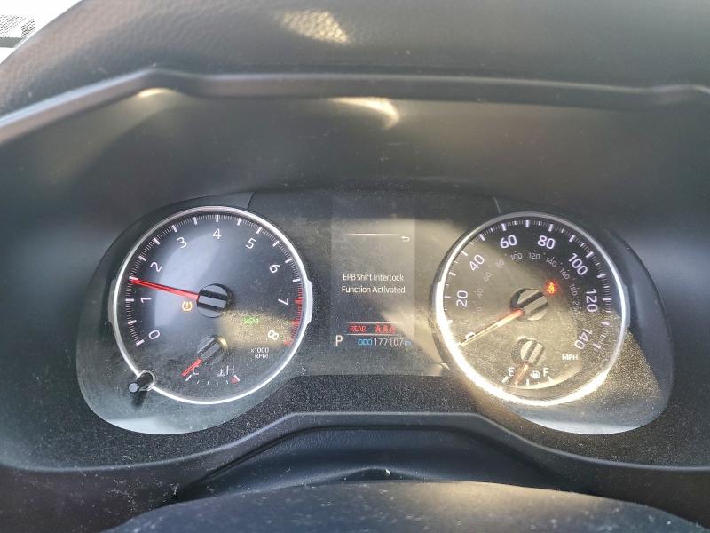 Фото 9 - TOYOTA RAV4