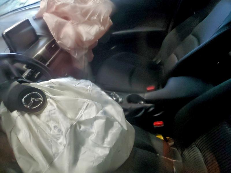 Фото 8 - MAZDA 3