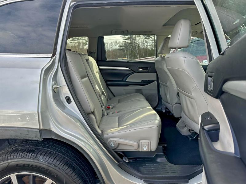 Фото 6 - TOYOTA HIGHLANDER