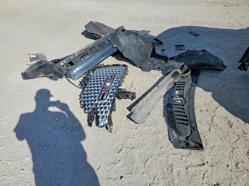 Фото 13 - GMC YUKON