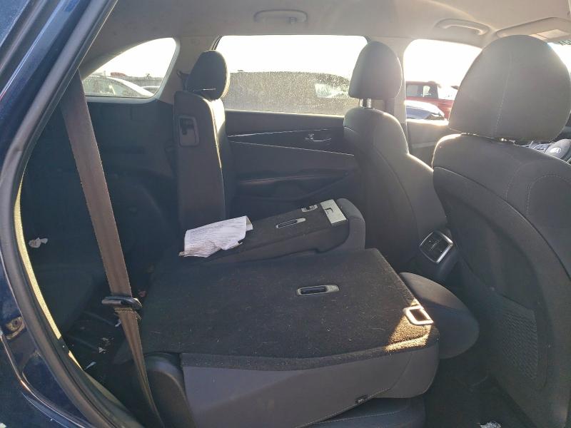 Фото 11 - KIA SORENTO