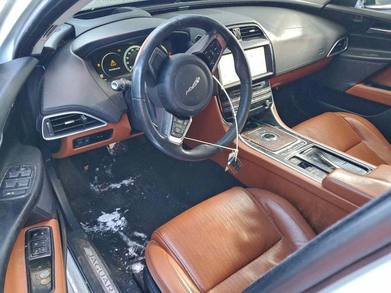 Фото 8 - JAGUAR XE