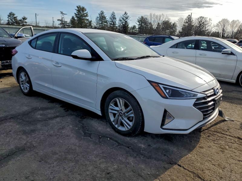 Фото 4 - HYUNDAI ELANTRA