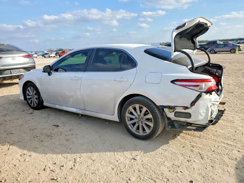 Фото 2 - TOYOTA CAMRY