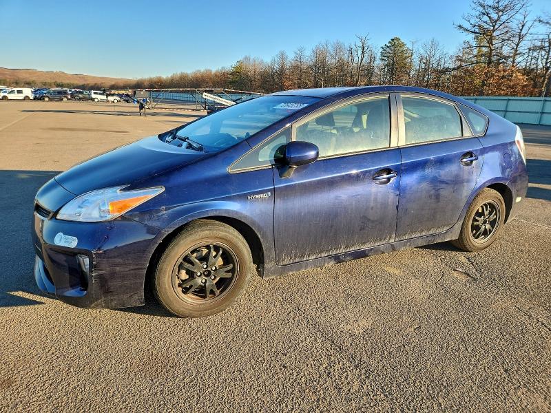 Фото 1 - TOYOTA PRIUS