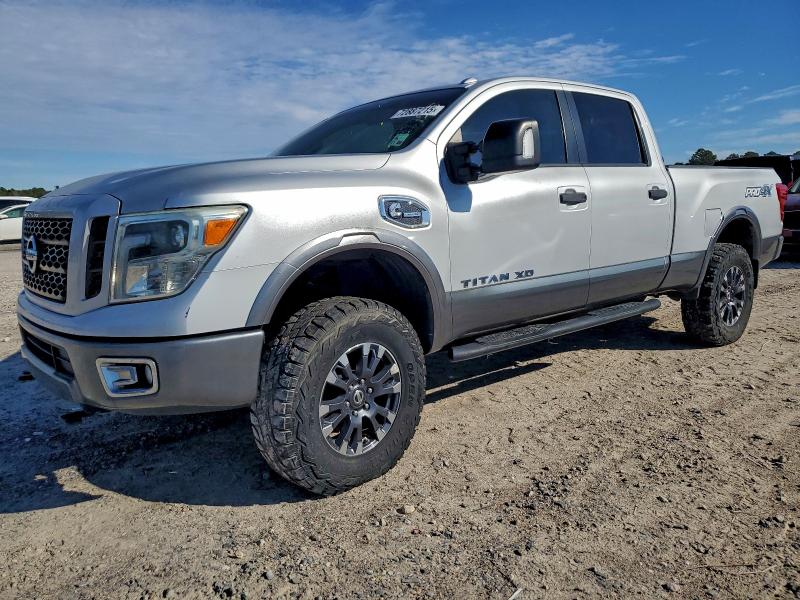 Фото 1 - NISSAN TITAN