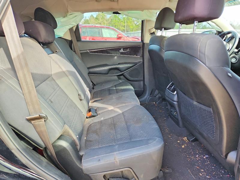 Фото 11 - KIA SORENTO