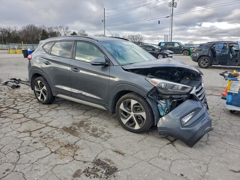 Фото 4 - HYUNDAI TUCSON