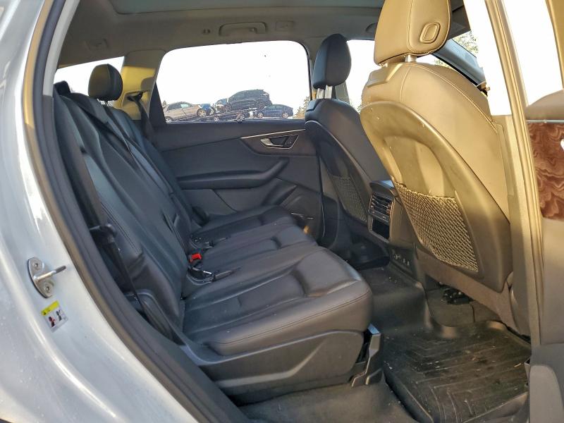 Фото 11 - AUDI Q7