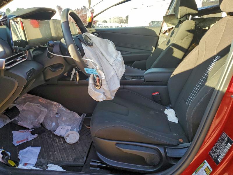 Фото 7 - HYUNDAI ELANTRA