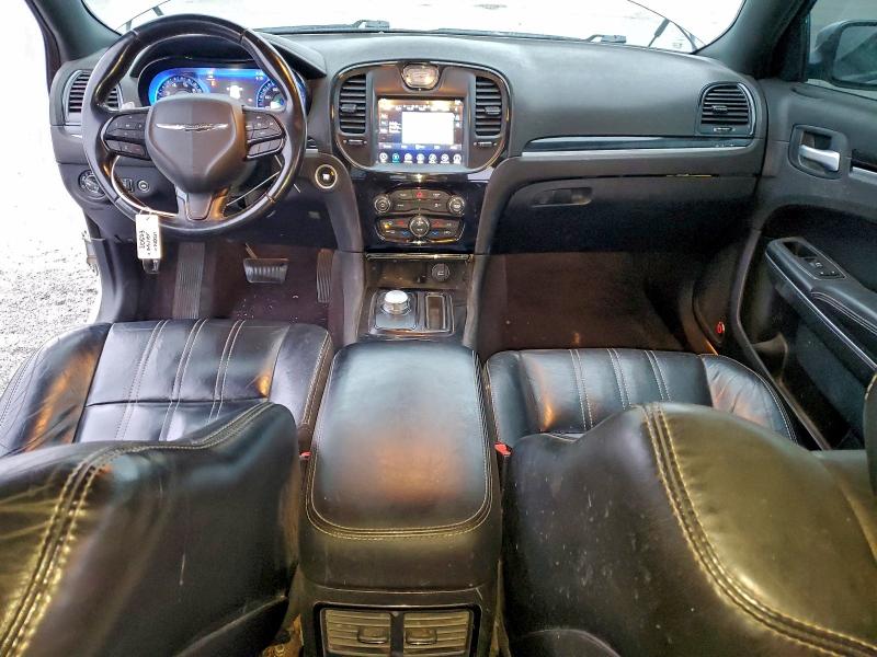 Фото 8 - CHRYSLER 300