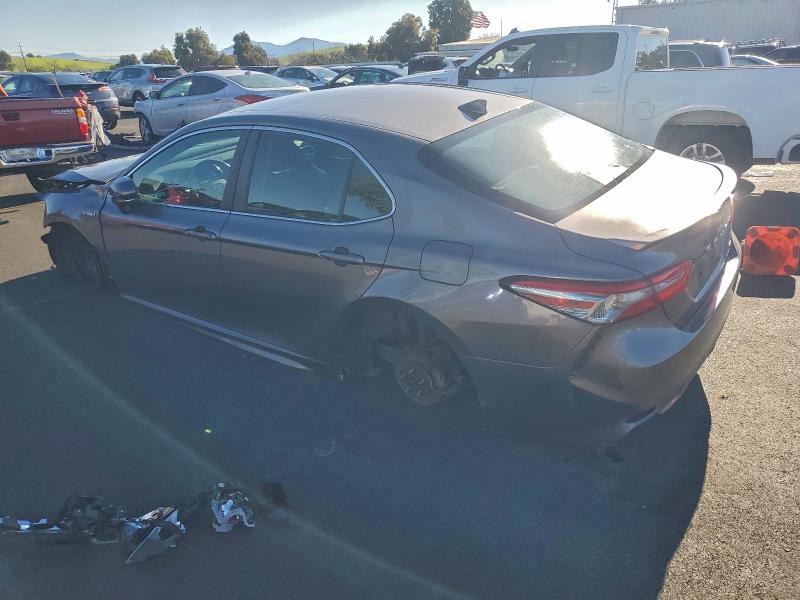 Фото 2 - TOYOTA CAMRY