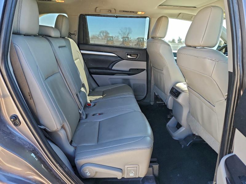 Фото 11 - TOYOTA HIGHLANDER