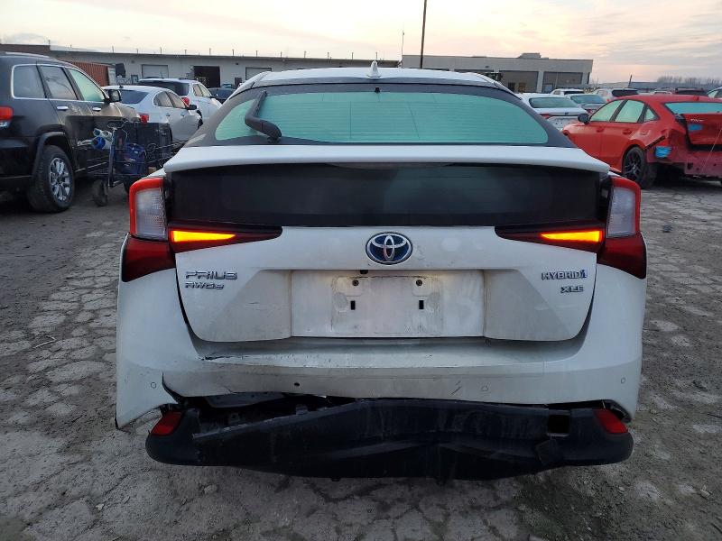 Фото 6 - TOYOTA PRIUS