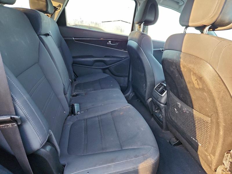 Фото 11 - KIA SORENTO