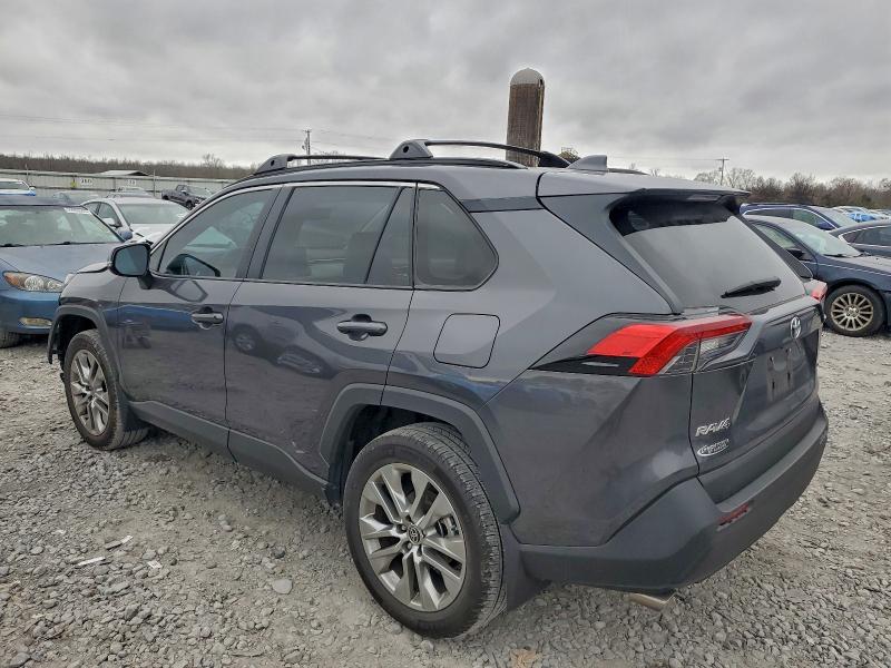 Фото 2 - TOYOTA RAV4