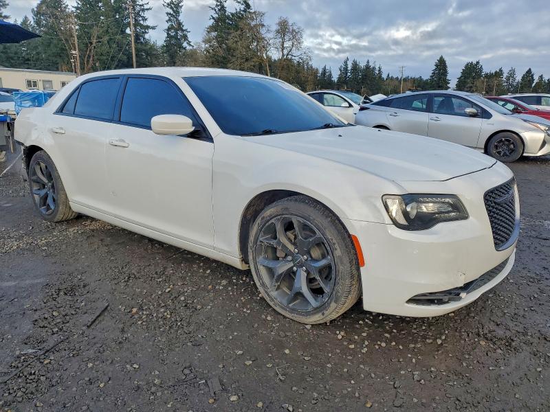 Фото 4 - CHRYSLER 300